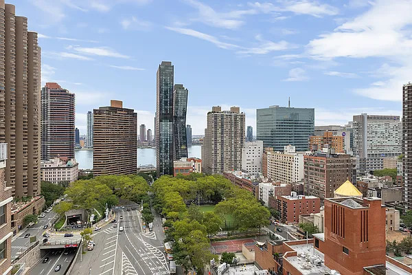 225 E 36TH Street Unit: 15B