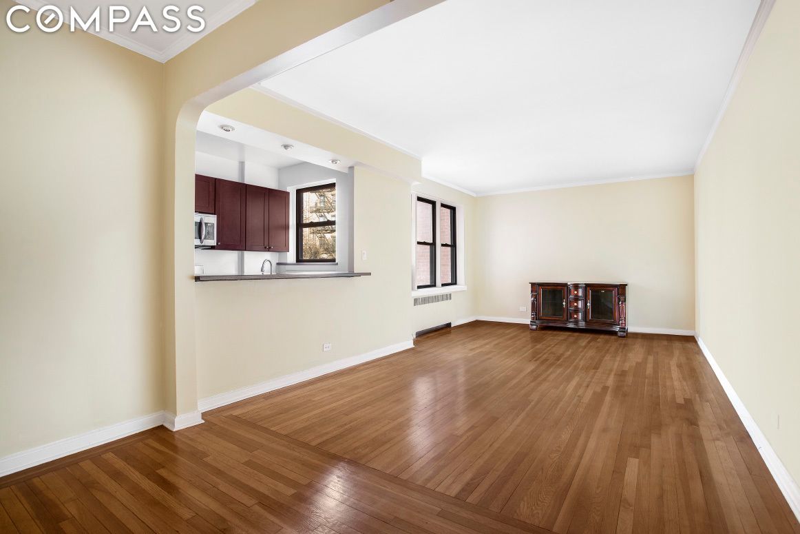 159-34 Riverside Drive W 4C90
