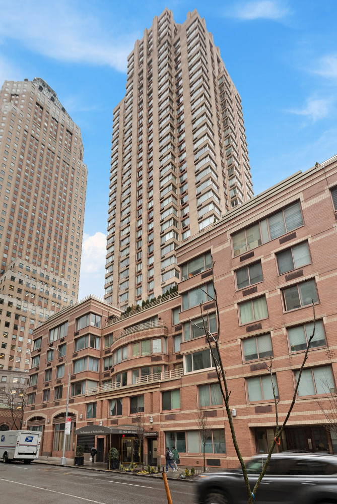 350 West 50th Street Unit: 23F