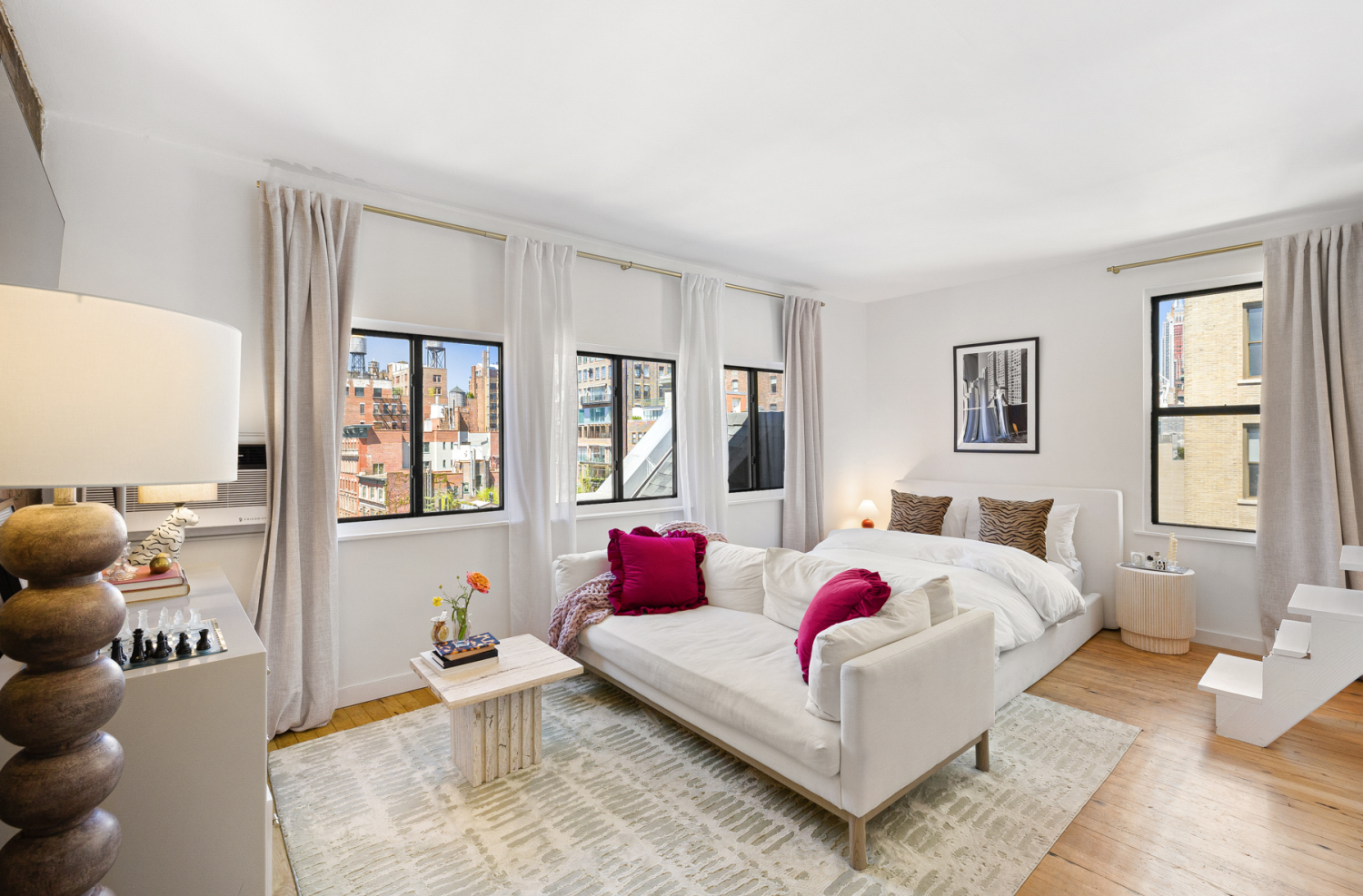 23 East 10th Street Unit: 811