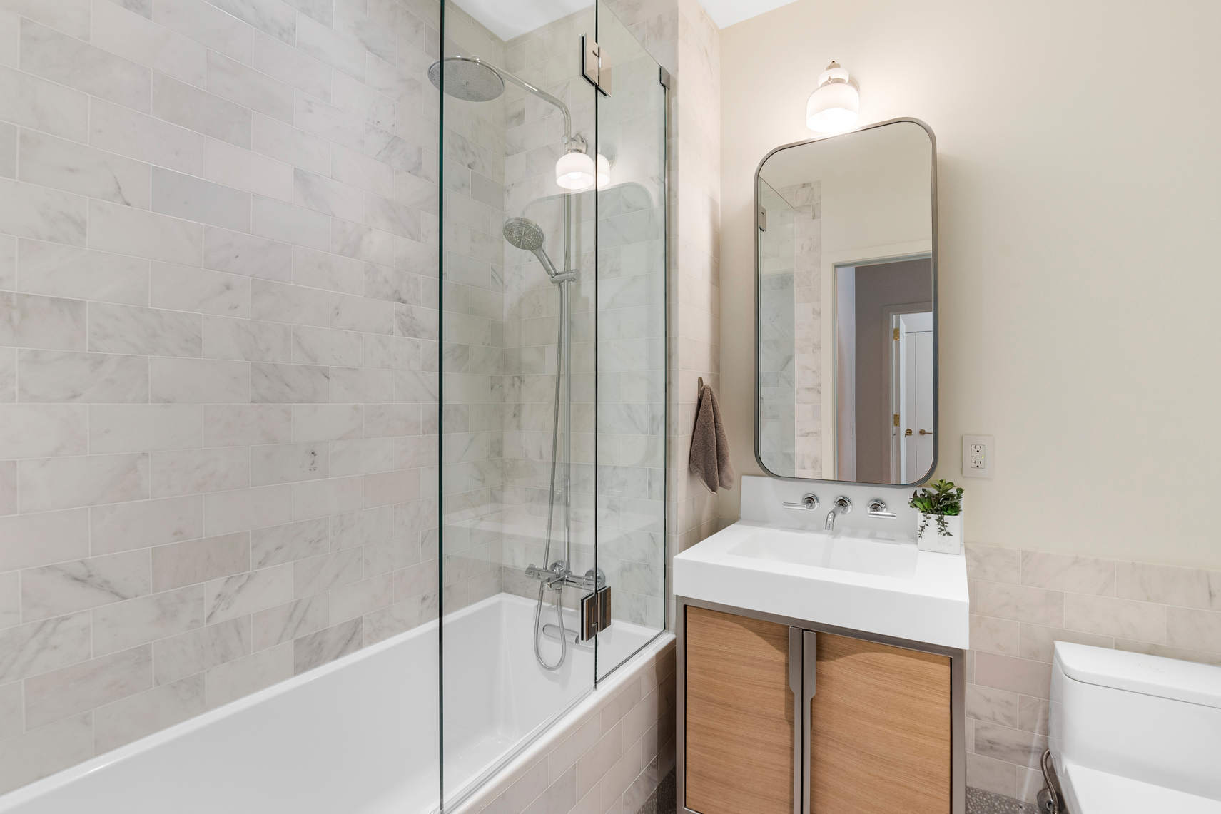 214 W 72ND Street Unit: 16