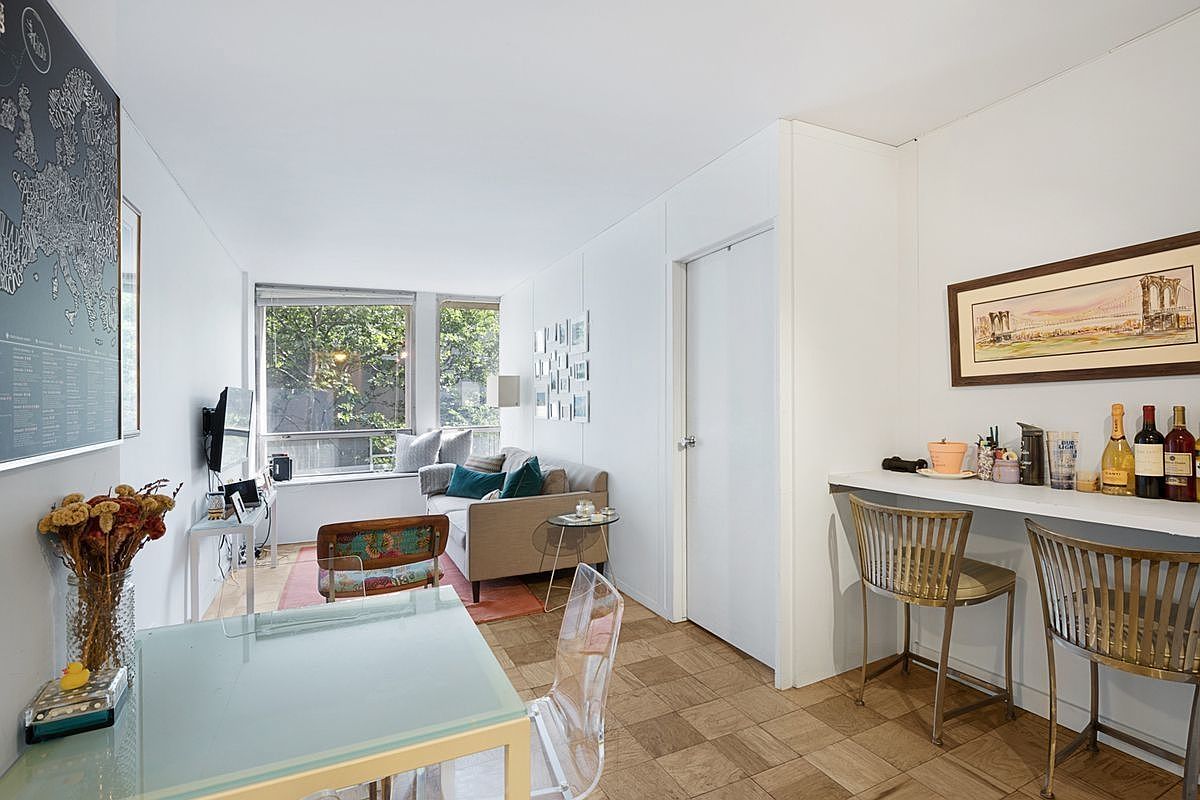 300 East 33rd Street Unit: 4N