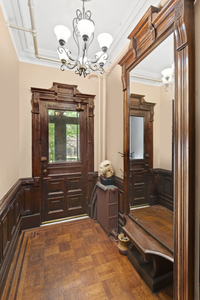 211 W 131ST Street