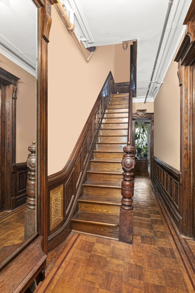 211 W 131ST Street