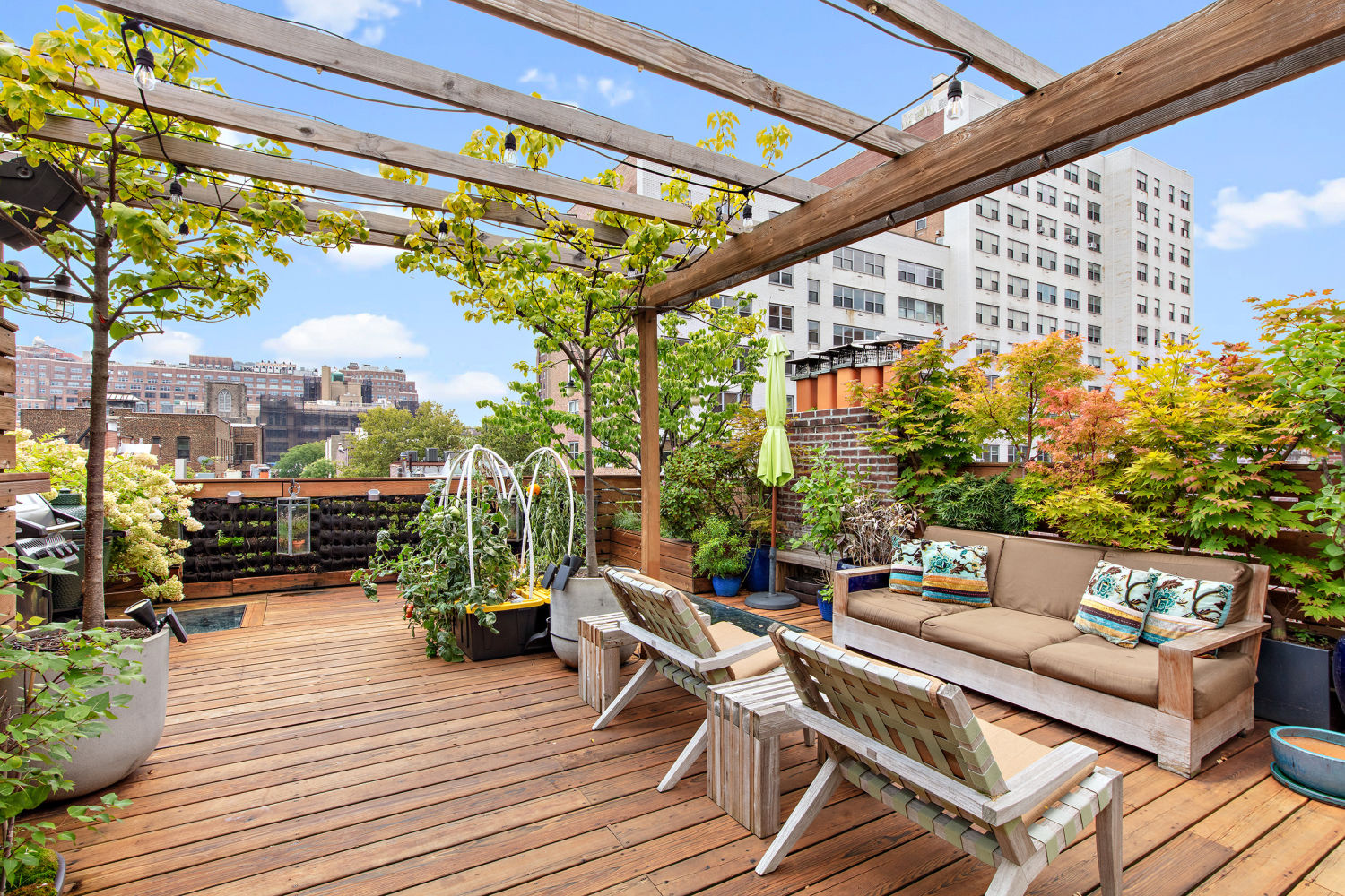 347 West 22nd Street Unit: 8