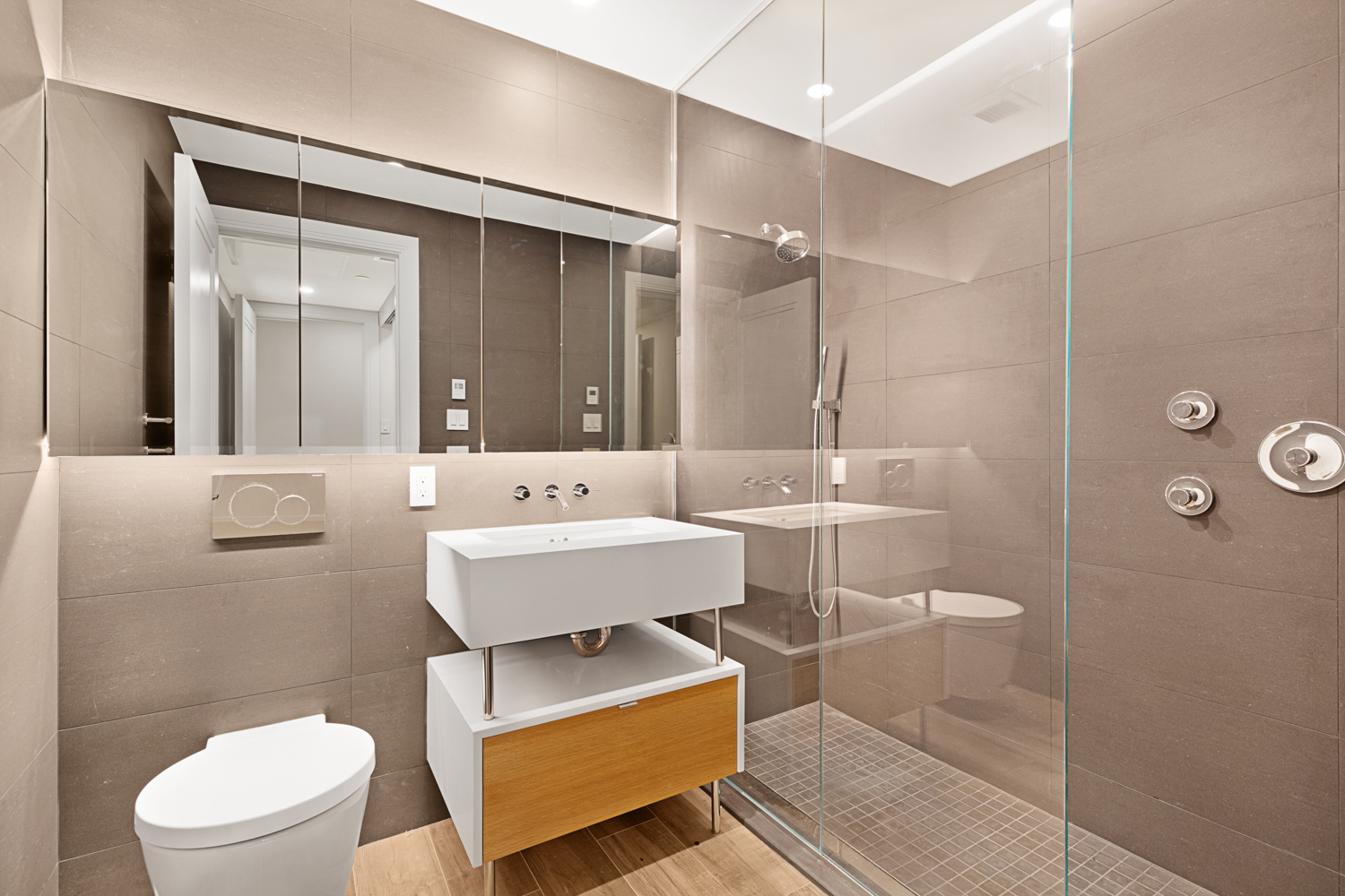 318 E 81st Street Unit: 5