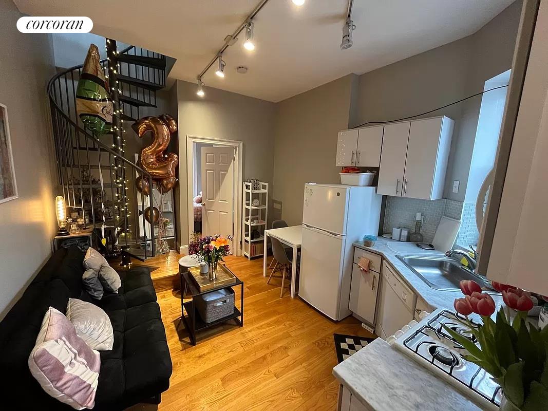 163 CHRYSTIE Street 19