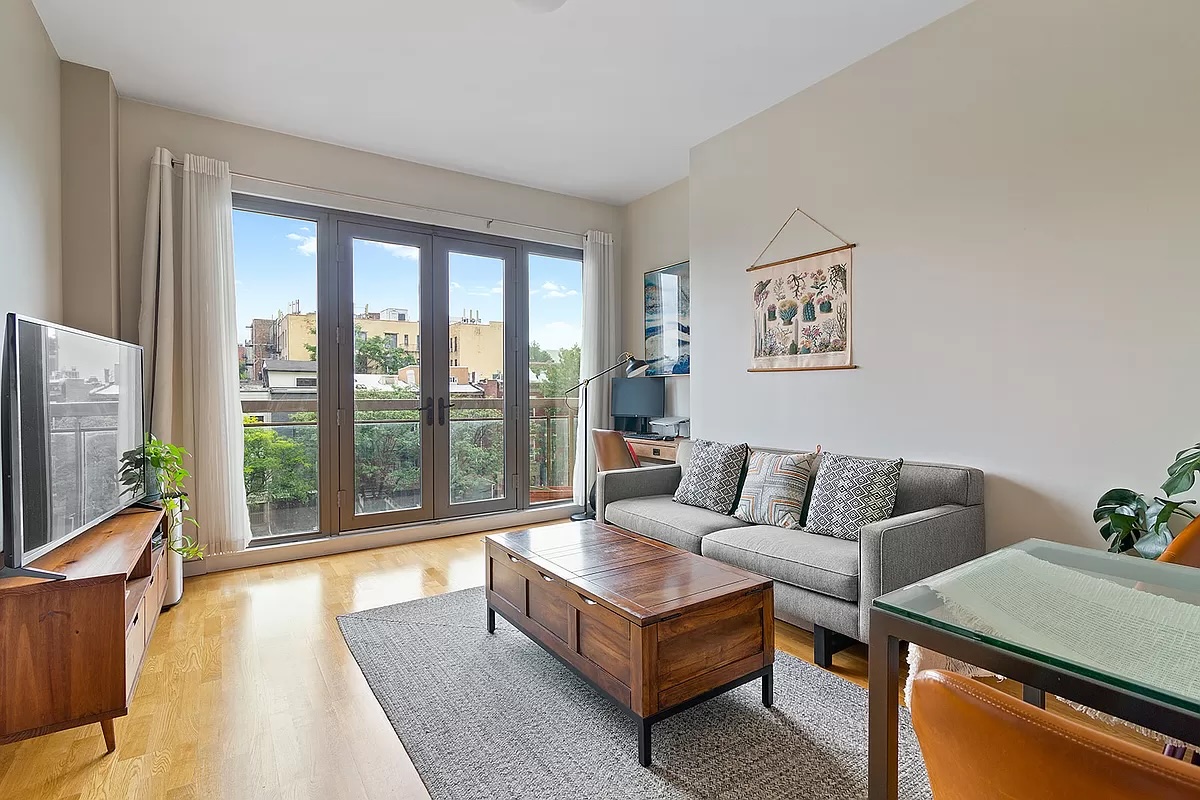 500 4th Ave 4G