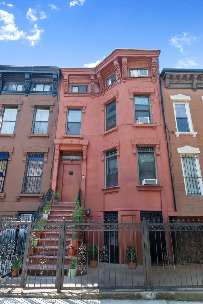 828 Quincy Street