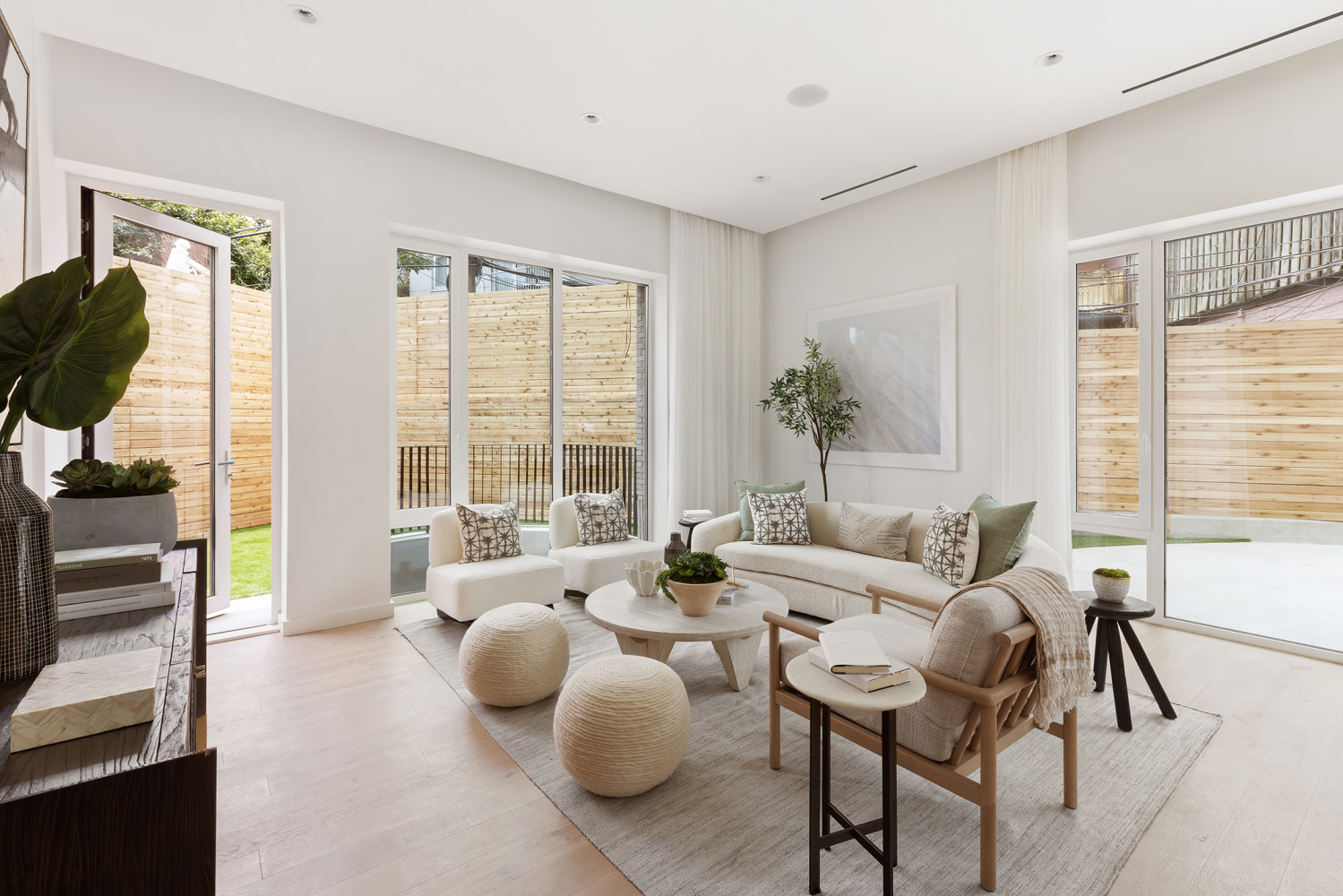 128 Woodpoint Road 1