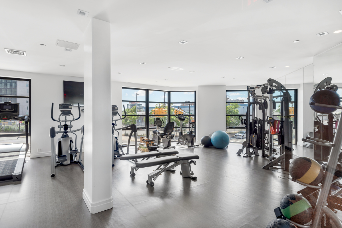 13-33 Jackson Ave 4C