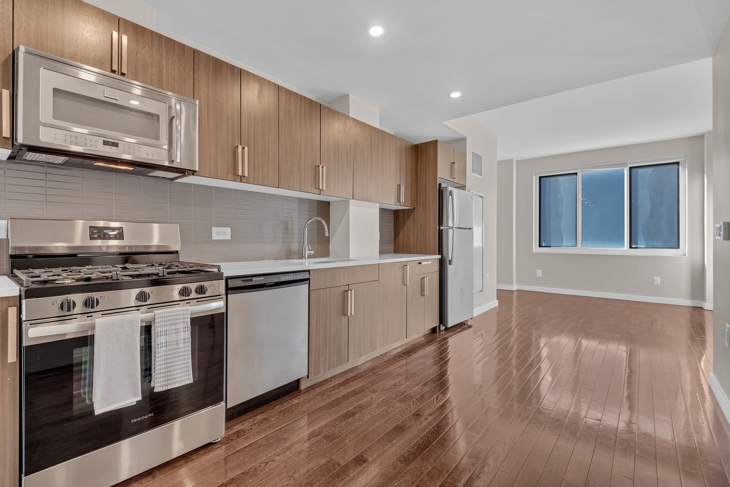 12-15 Broadway 3W