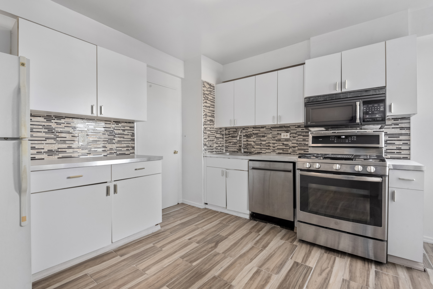 303 Beverley Road 5A