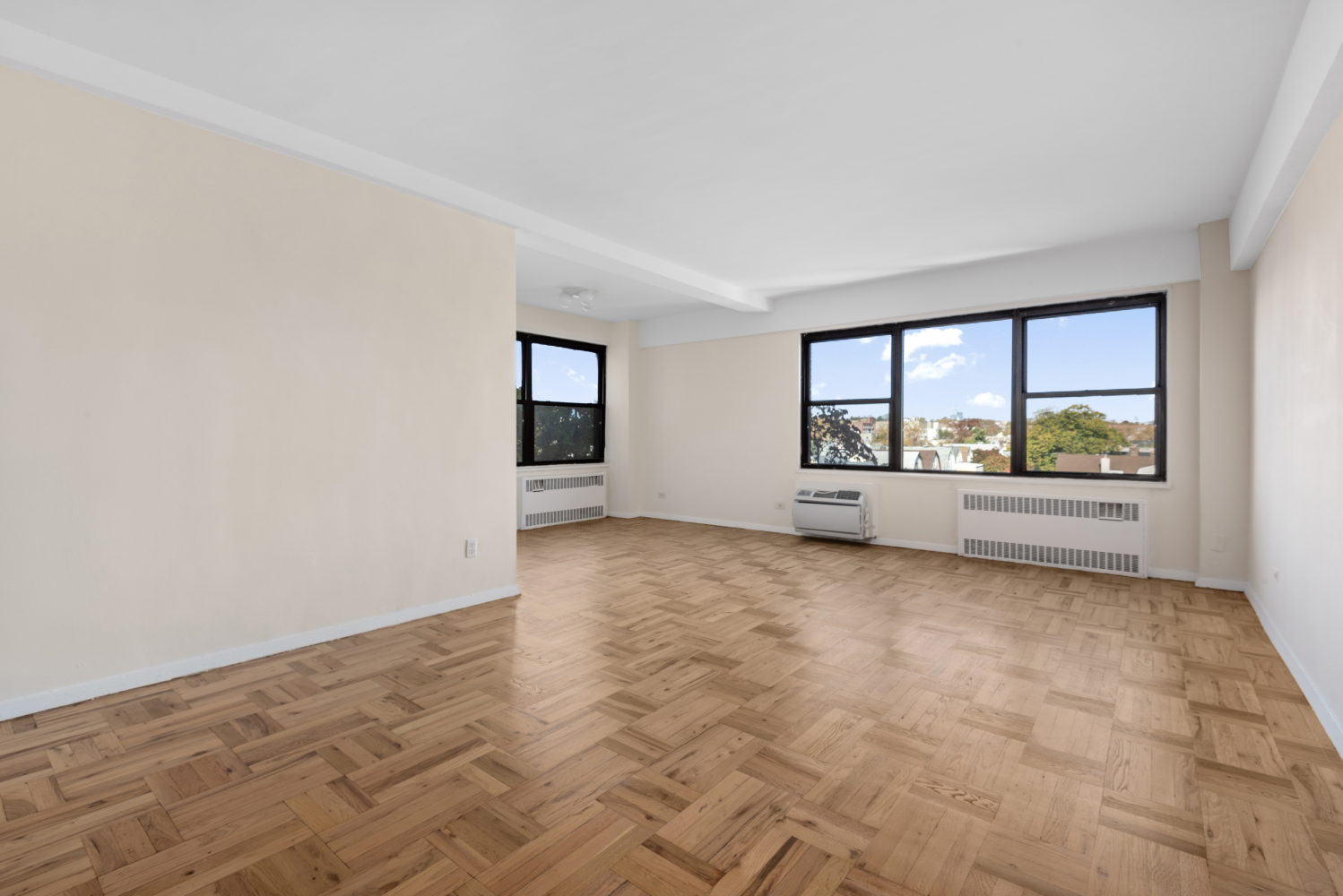 303 Beverley Road 5A