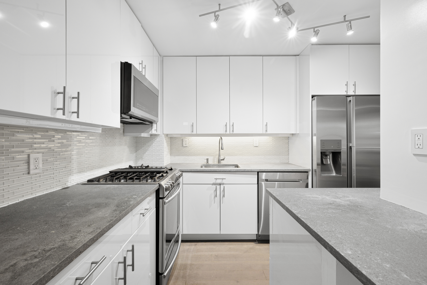 16 West 16th Street 8RS