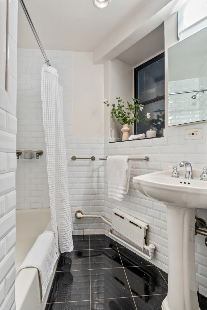 323 East 8th Street 1GC