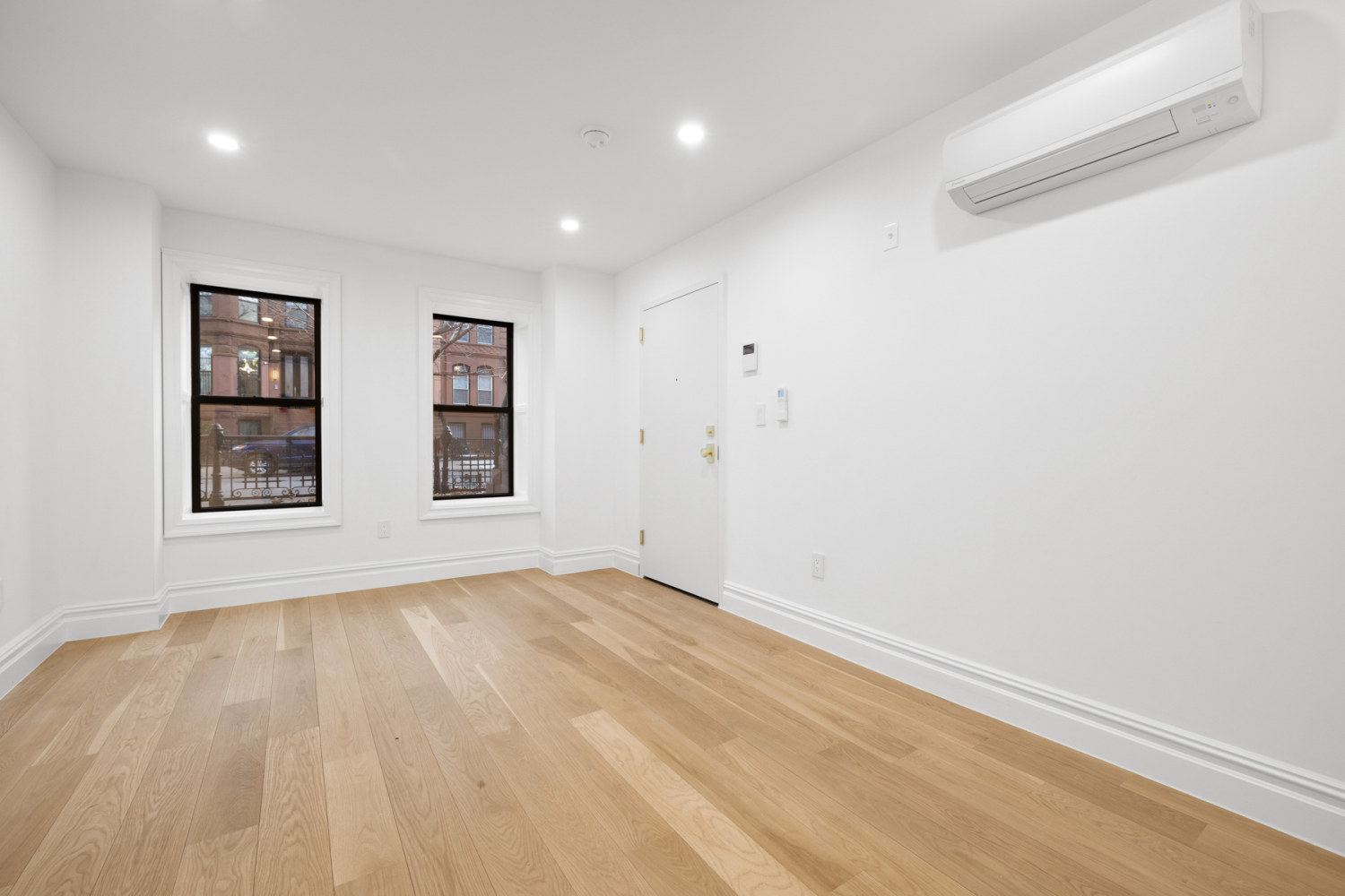 695 MACON Street 1