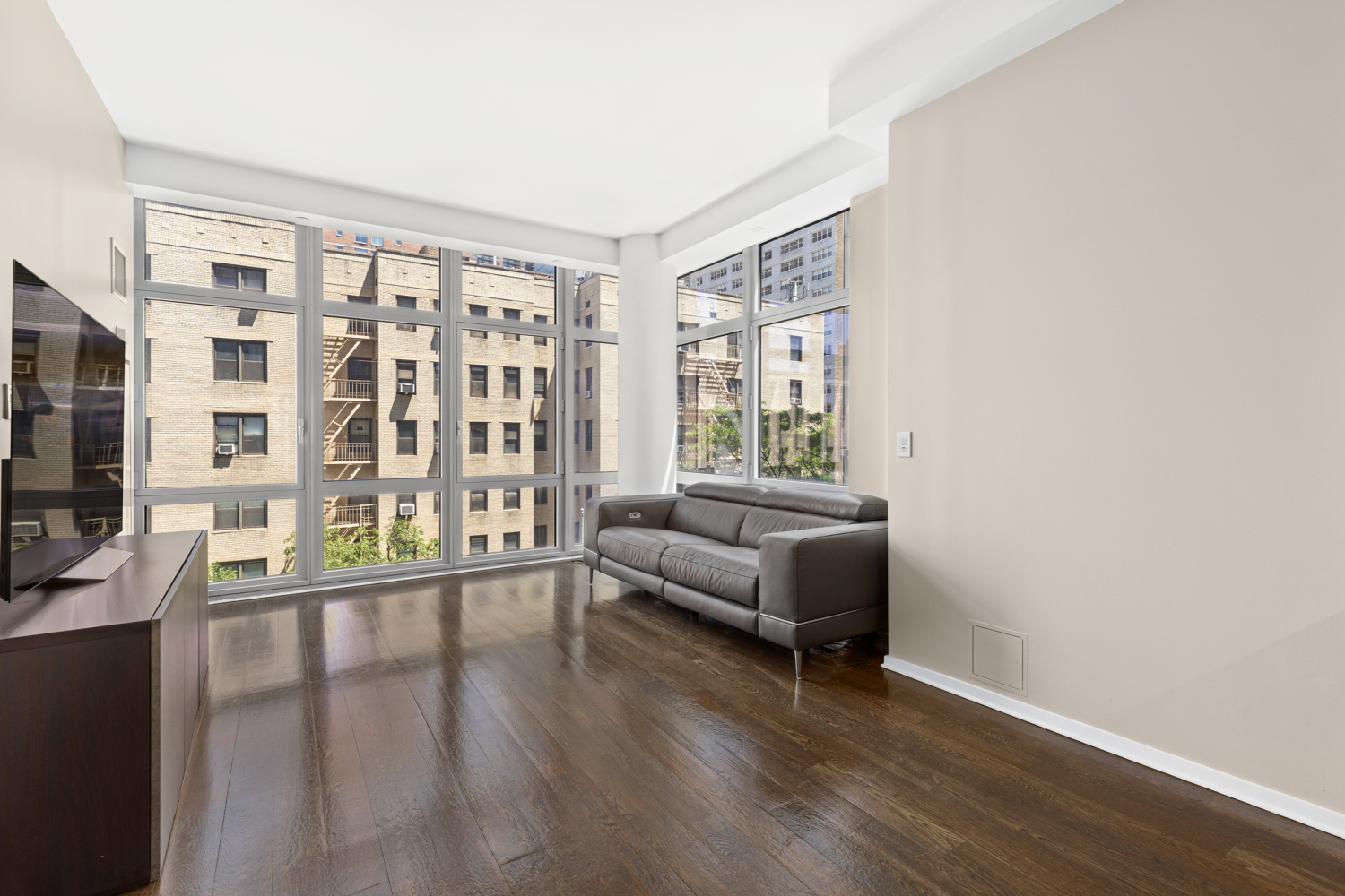 310 W 52ND Street 4J