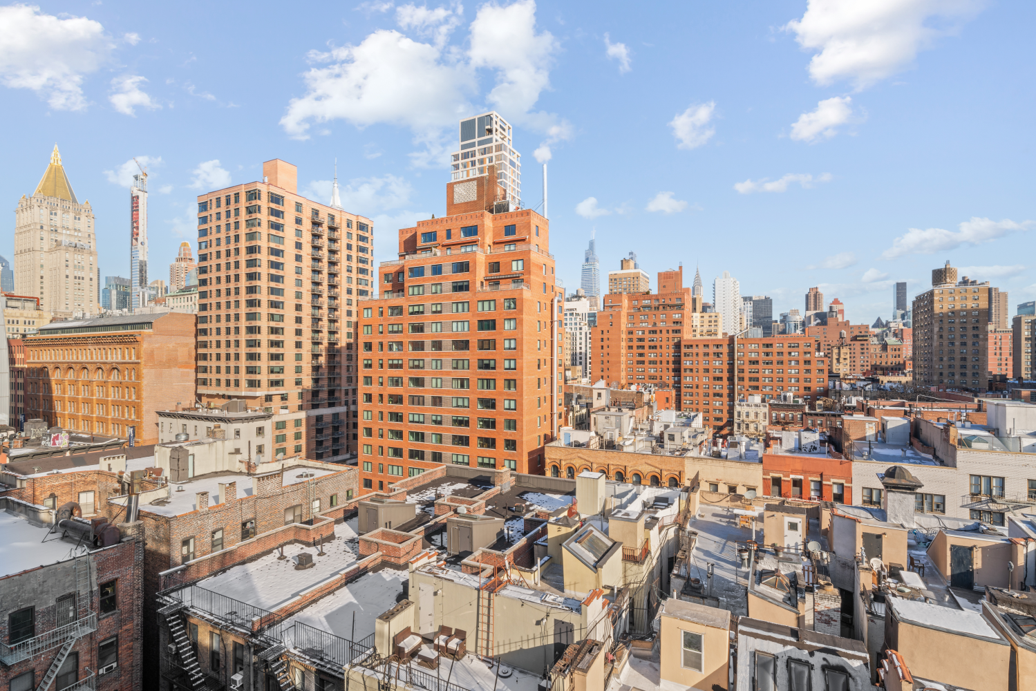 215 E 24TH Street 823