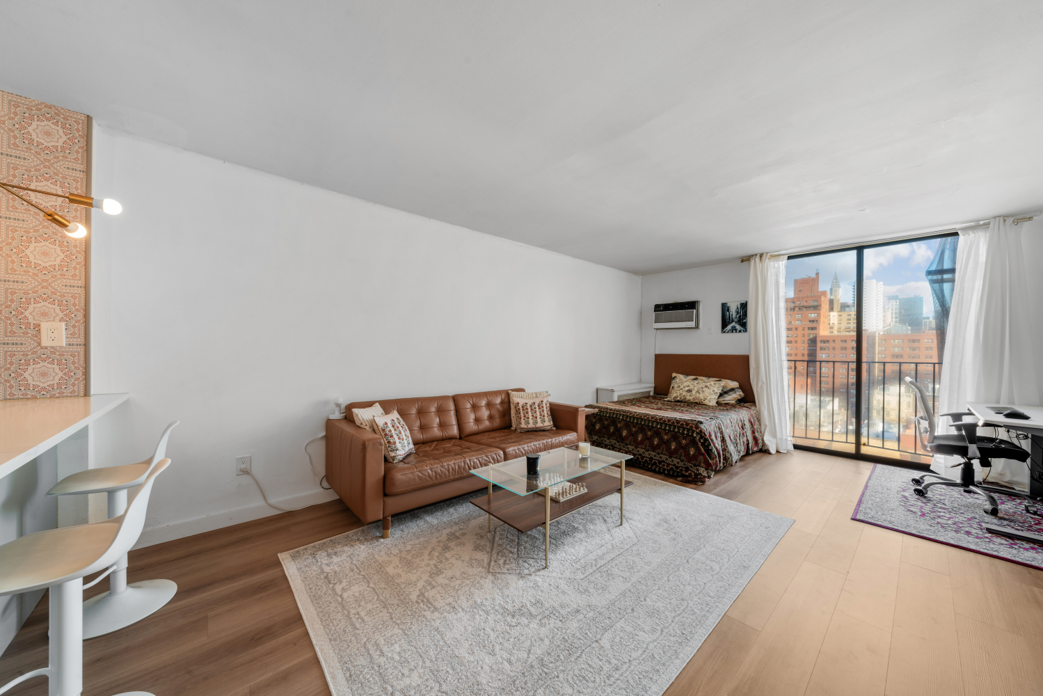 215 E 24TH Street 823