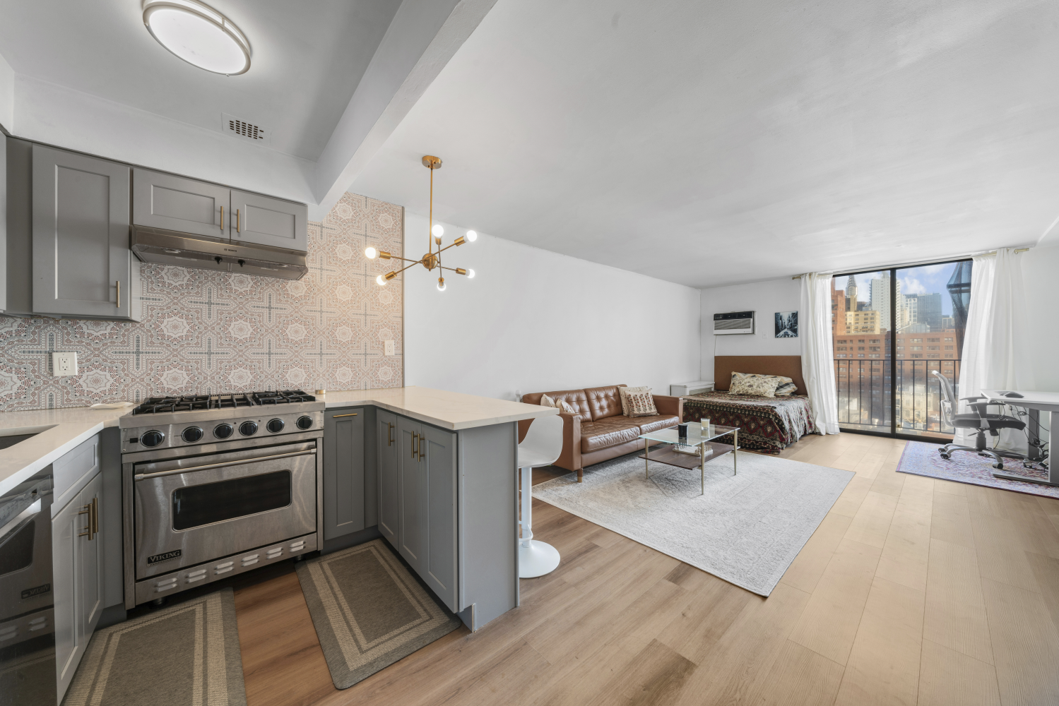 215 E 24TH Street 823
