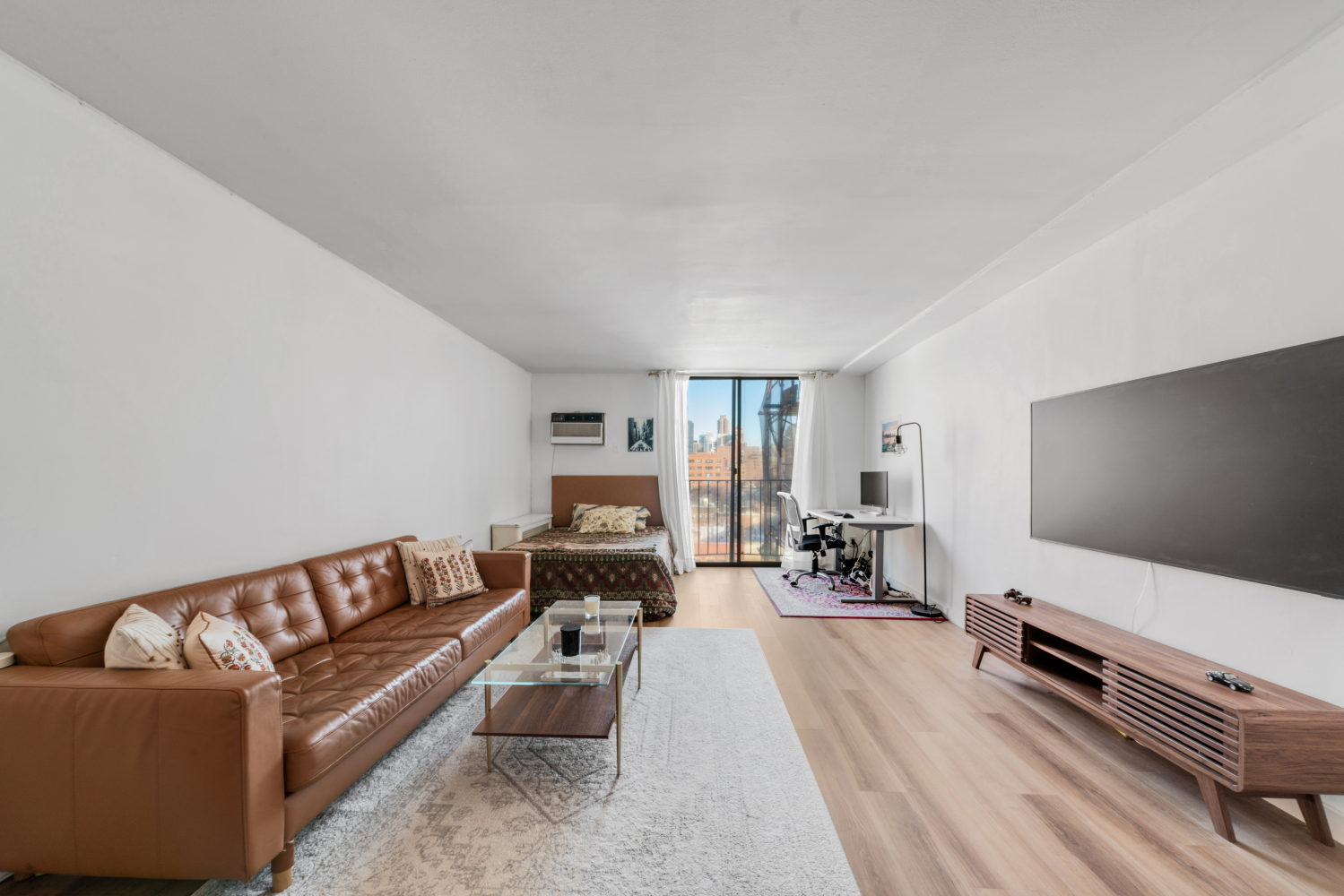 215 E 24TH Street 823