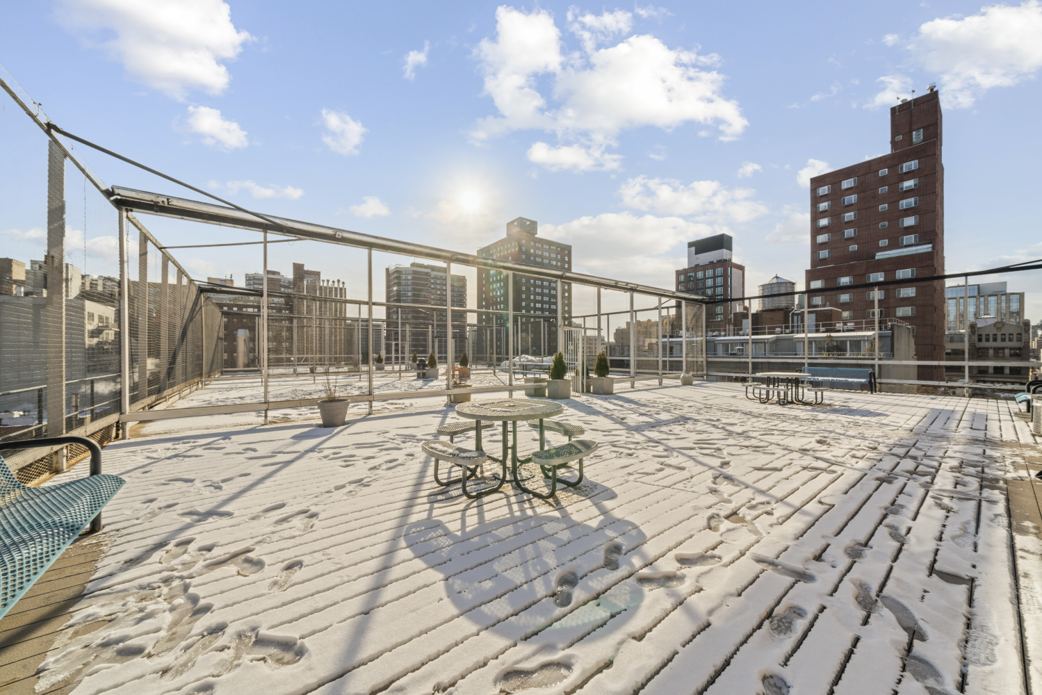 215 E 24TH Street 823