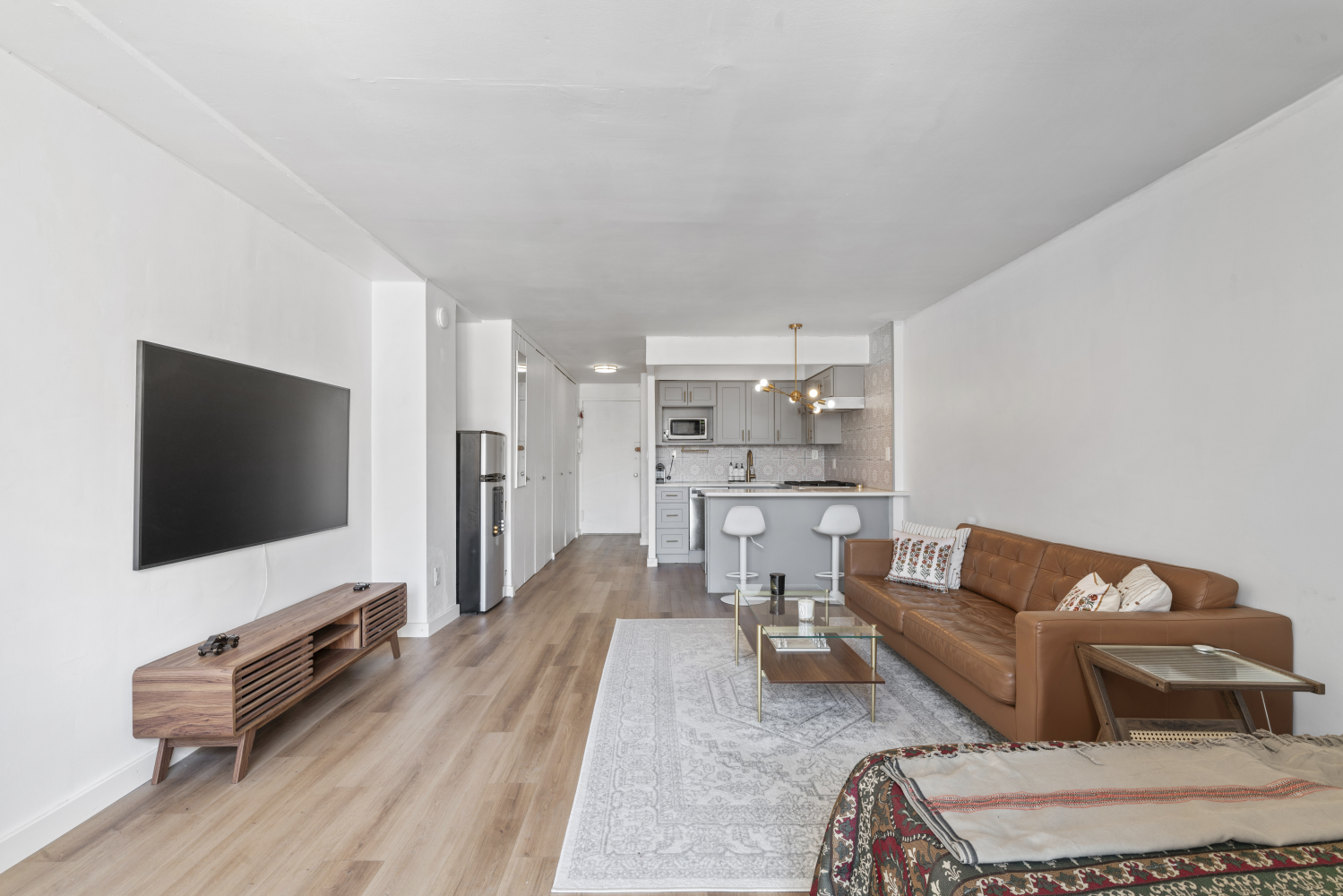 215 E 24TH Street 823