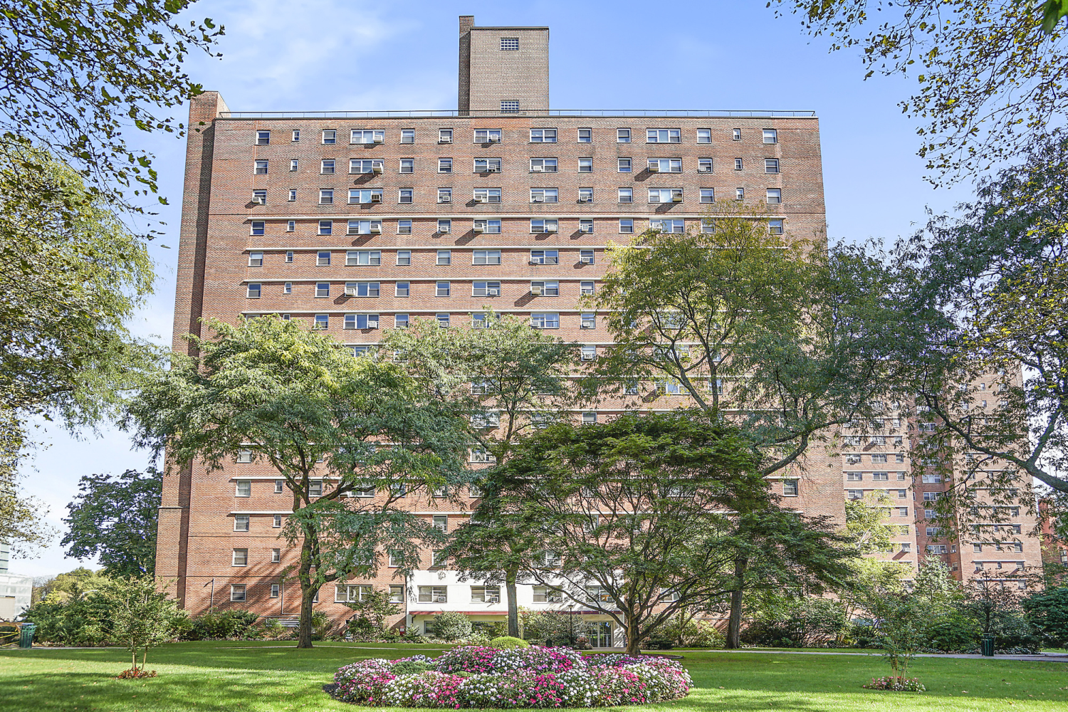 215 ADAMS Street 15G