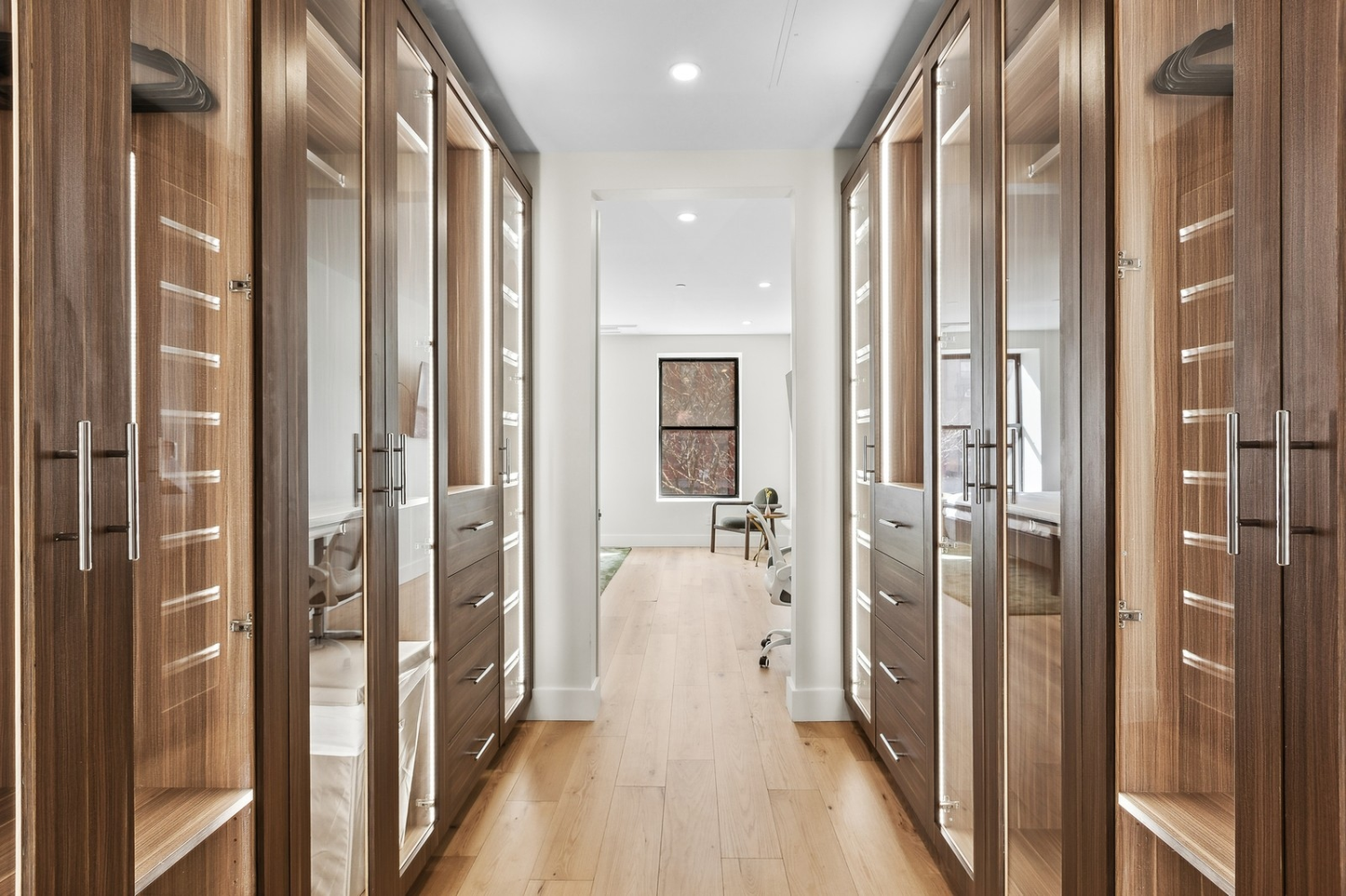 389 MANHATTAN Avenue