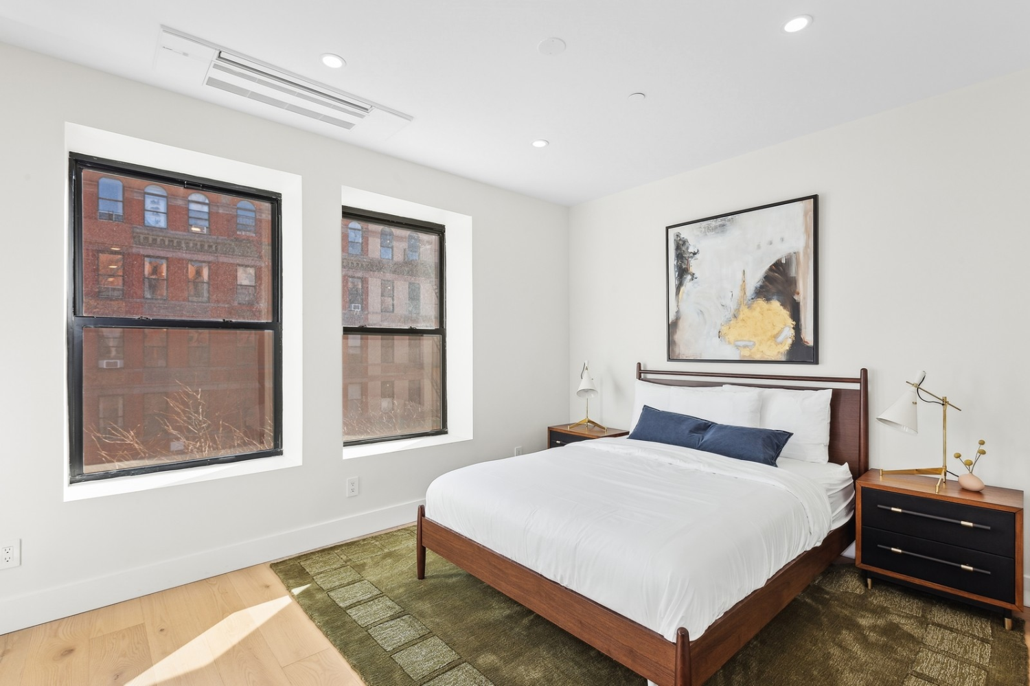 389 MANHATTAN Avenue