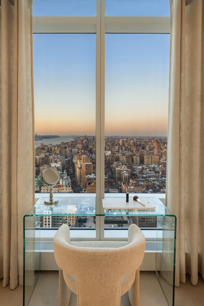 200 AMSTERDAM Avenue 42