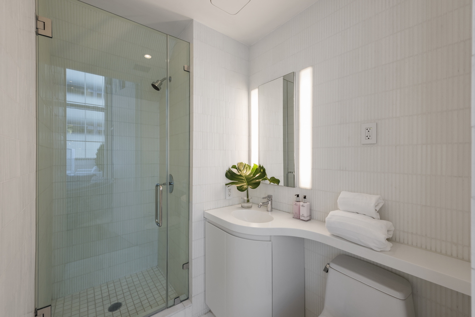524 W 19TH Street 1