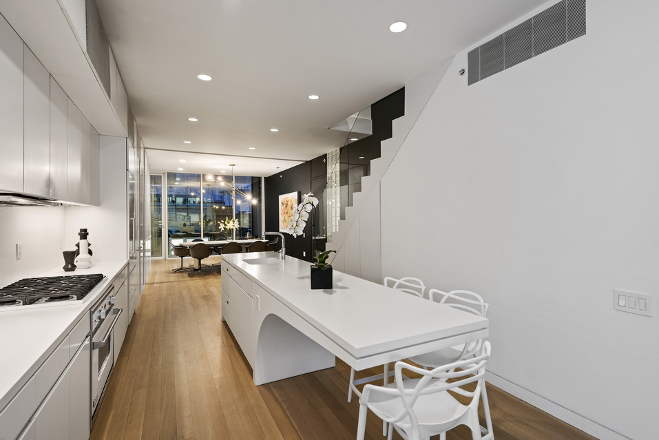 524 W 19TH Street 1