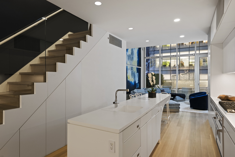 524 W 19TH Street 1