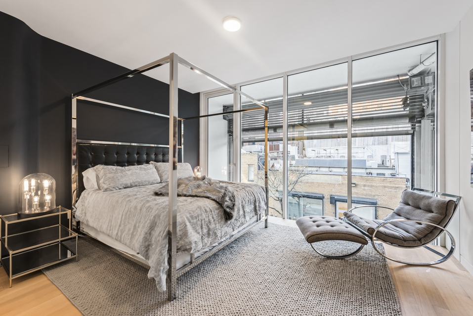 524 W 19TH Street 1