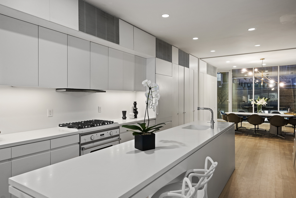 524 W 19TH Street 1