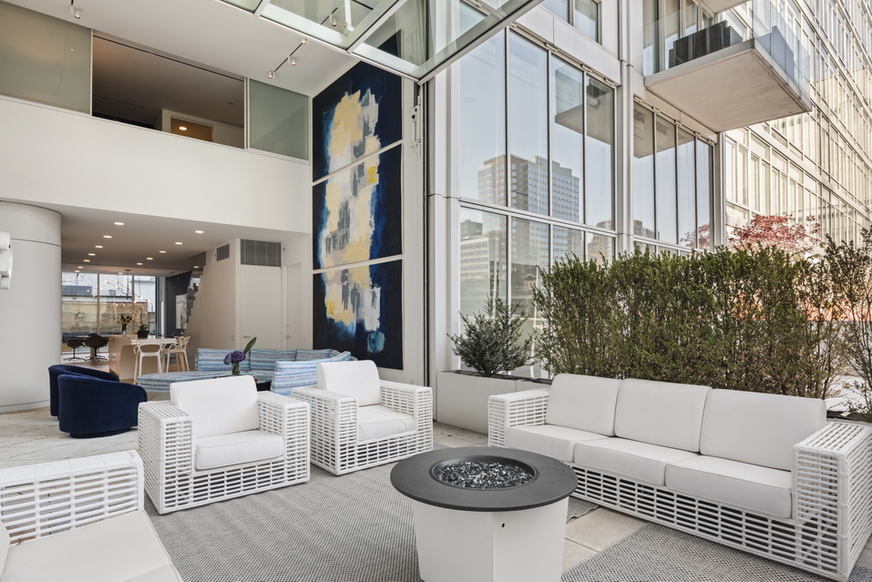 524 W 19TH Street 1