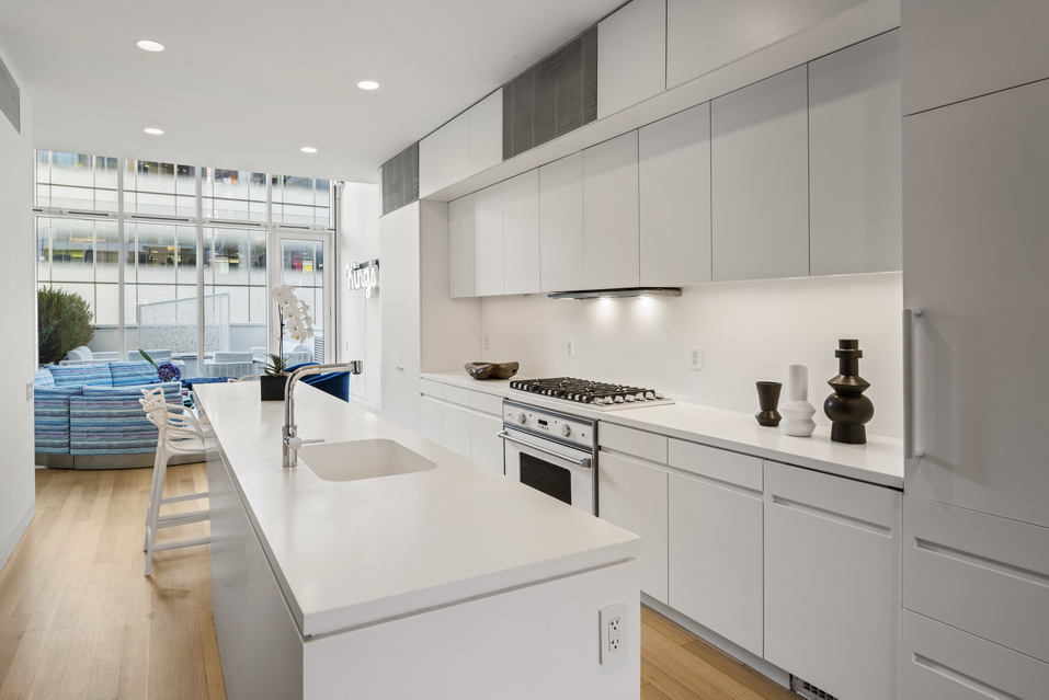524 W 19TH Street 1