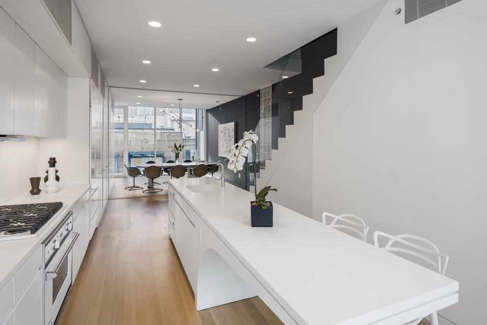 524 W 19TH Street 1
