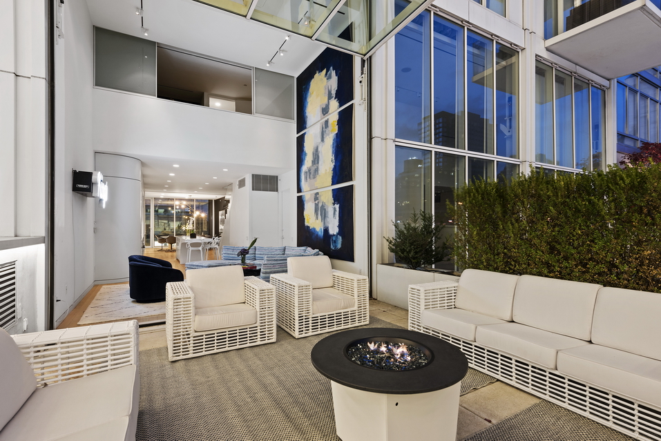 524 W 19TH Street 1