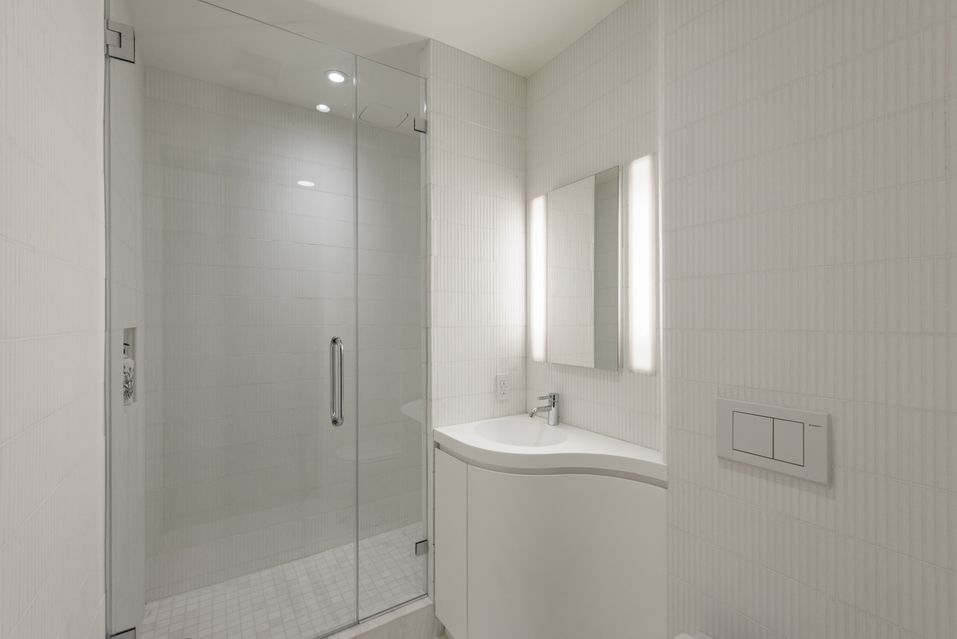 524 W 19TH Street 1