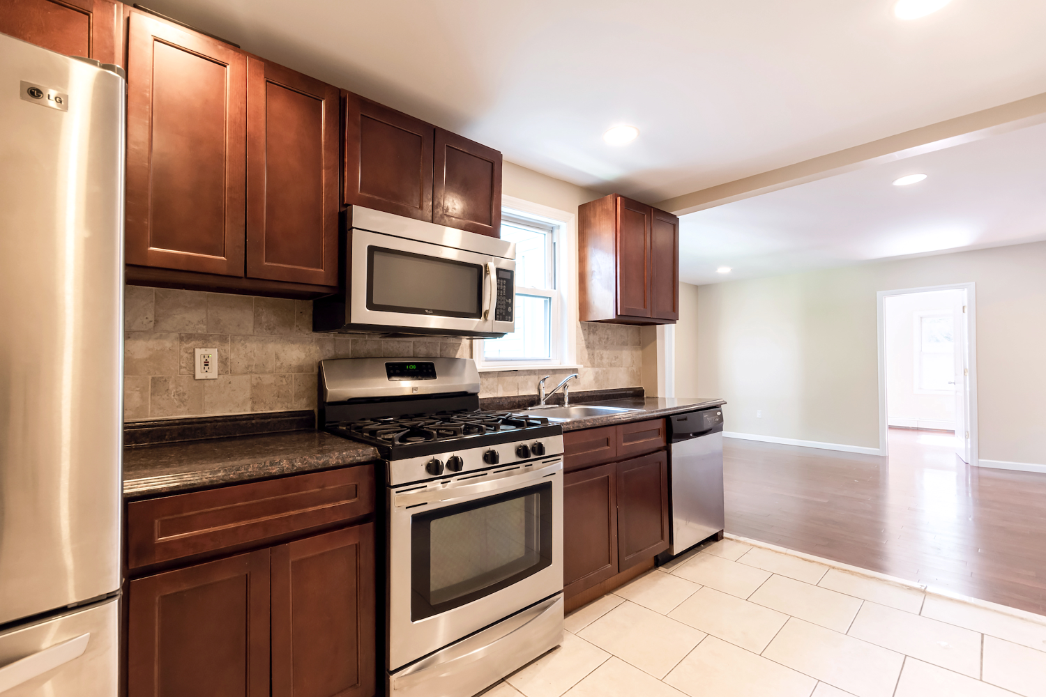 1036 LORIMER Street 2