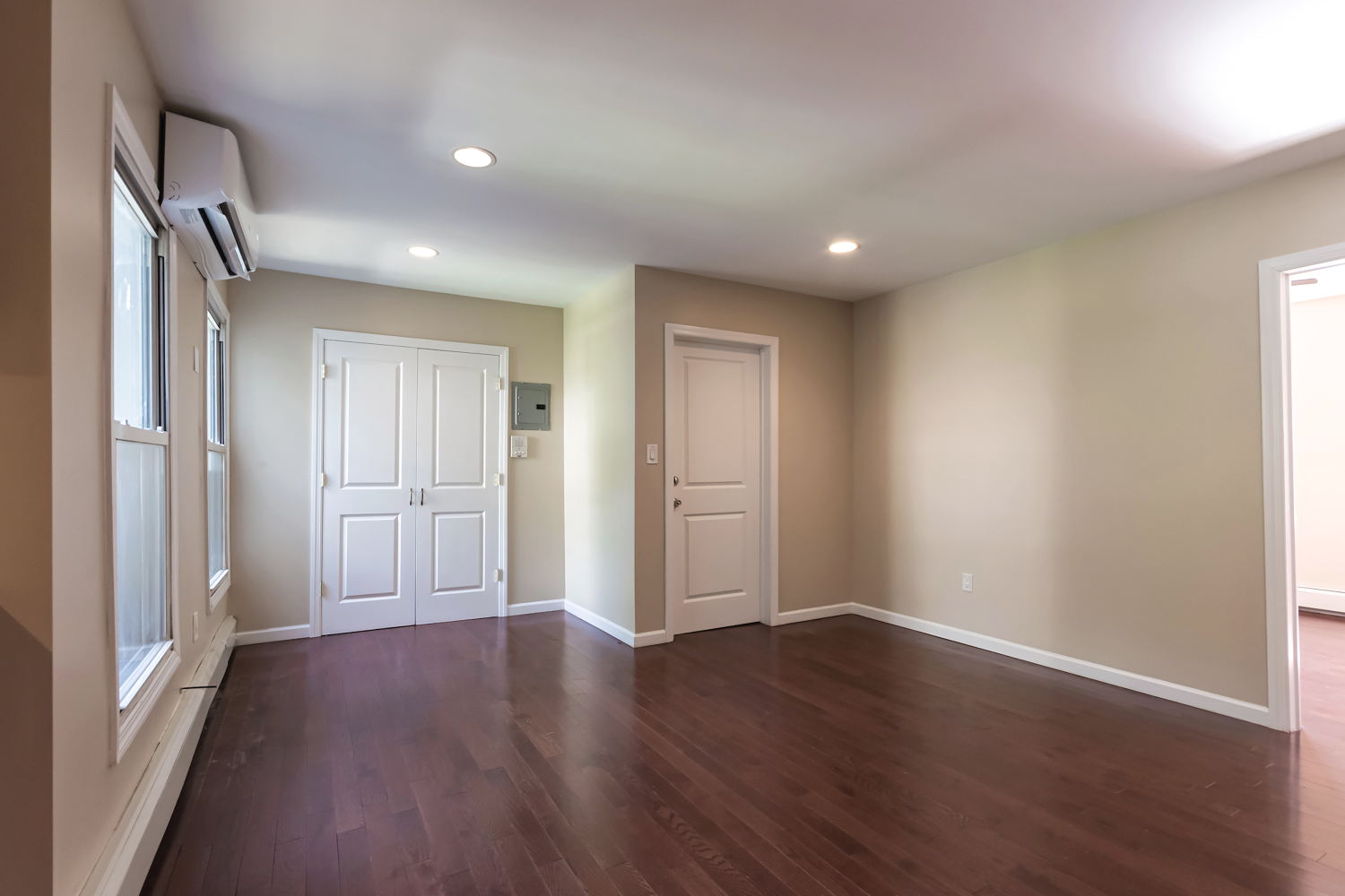 1036 LORIMER Street 2