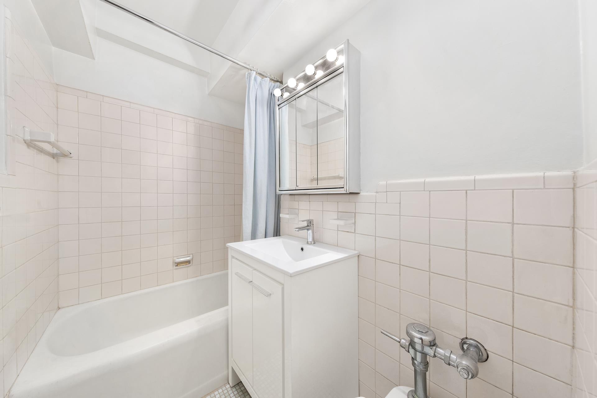200 E 36TH Street 17/B