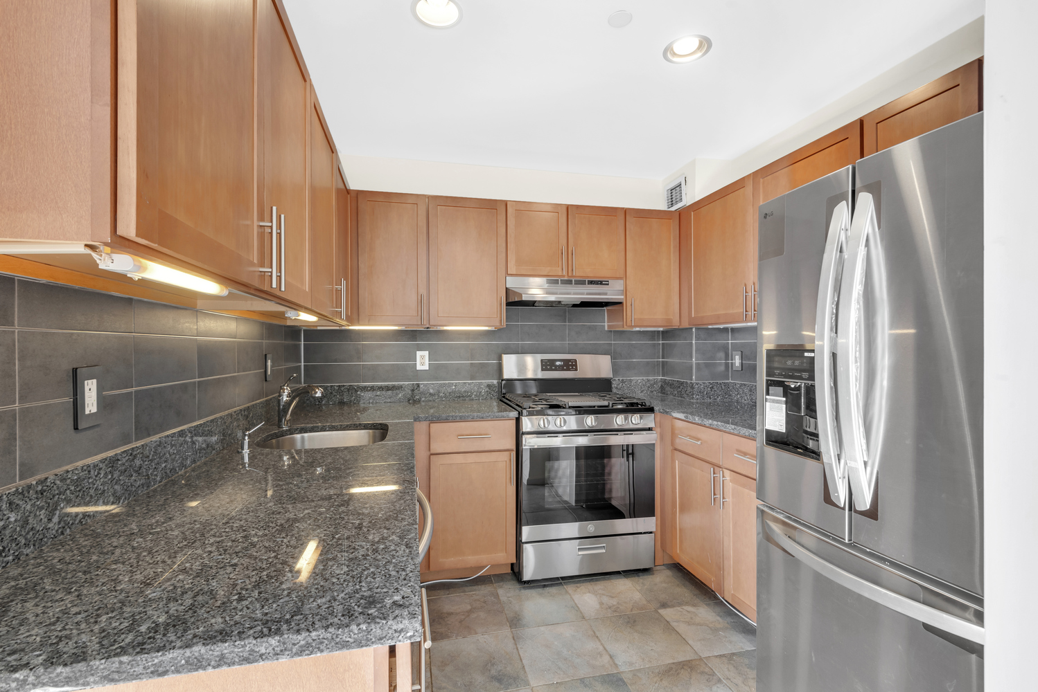 41-02 Boulevard 5E