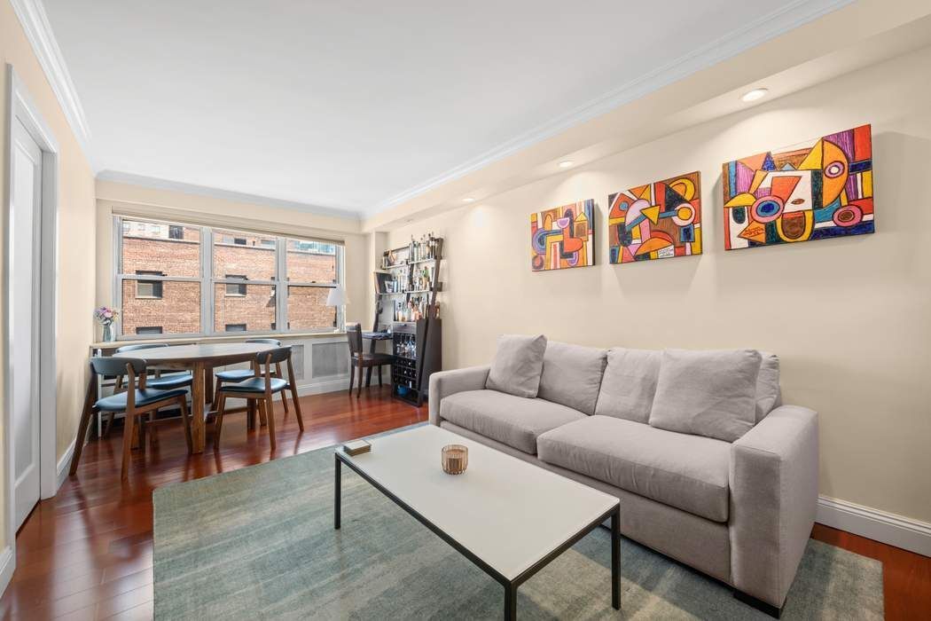 166 E 35th Street 15C