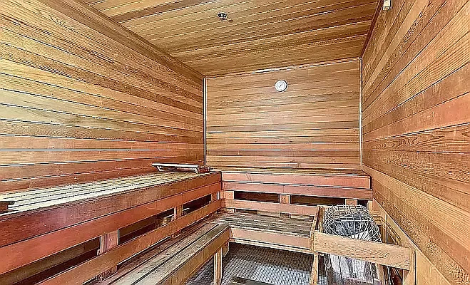 27-28 THOMSON Avenue 243