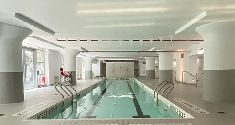 27-28 THOMSON Avenue 243