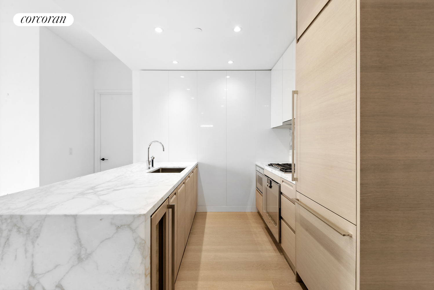 30 RIVERSIDE Boulevard 33E